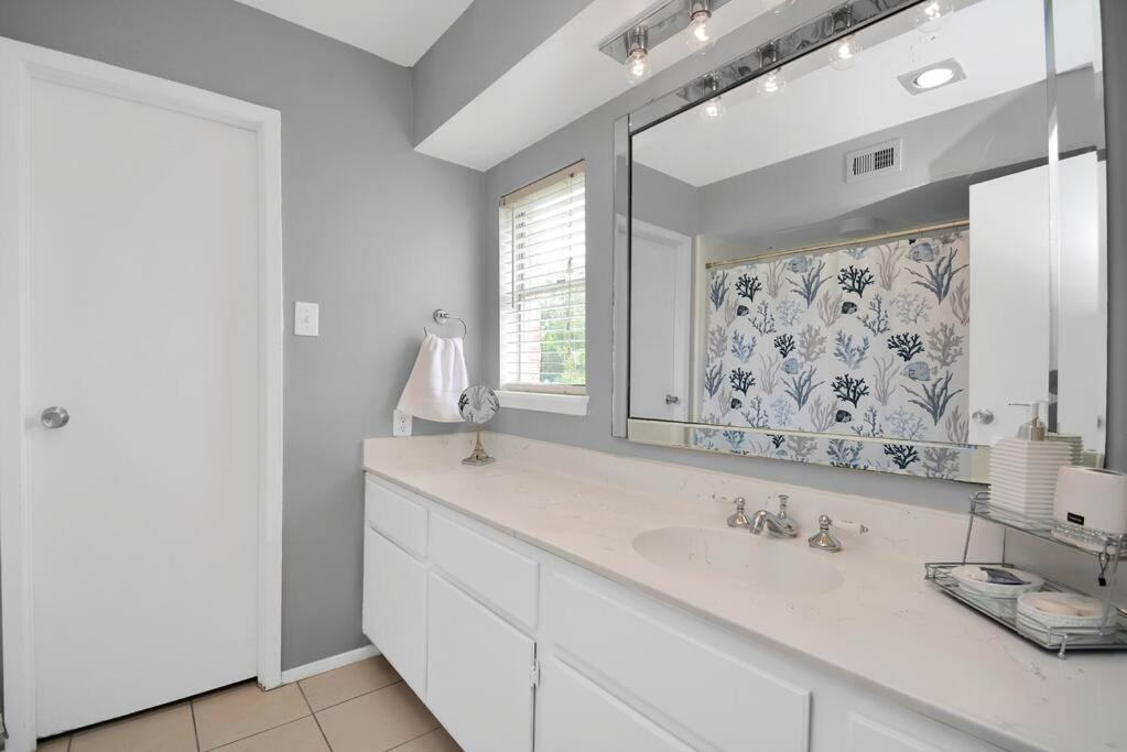 Double Master Suites Condo Near Med Ctr, Nrg Arena 2 Houston Exterior photo
